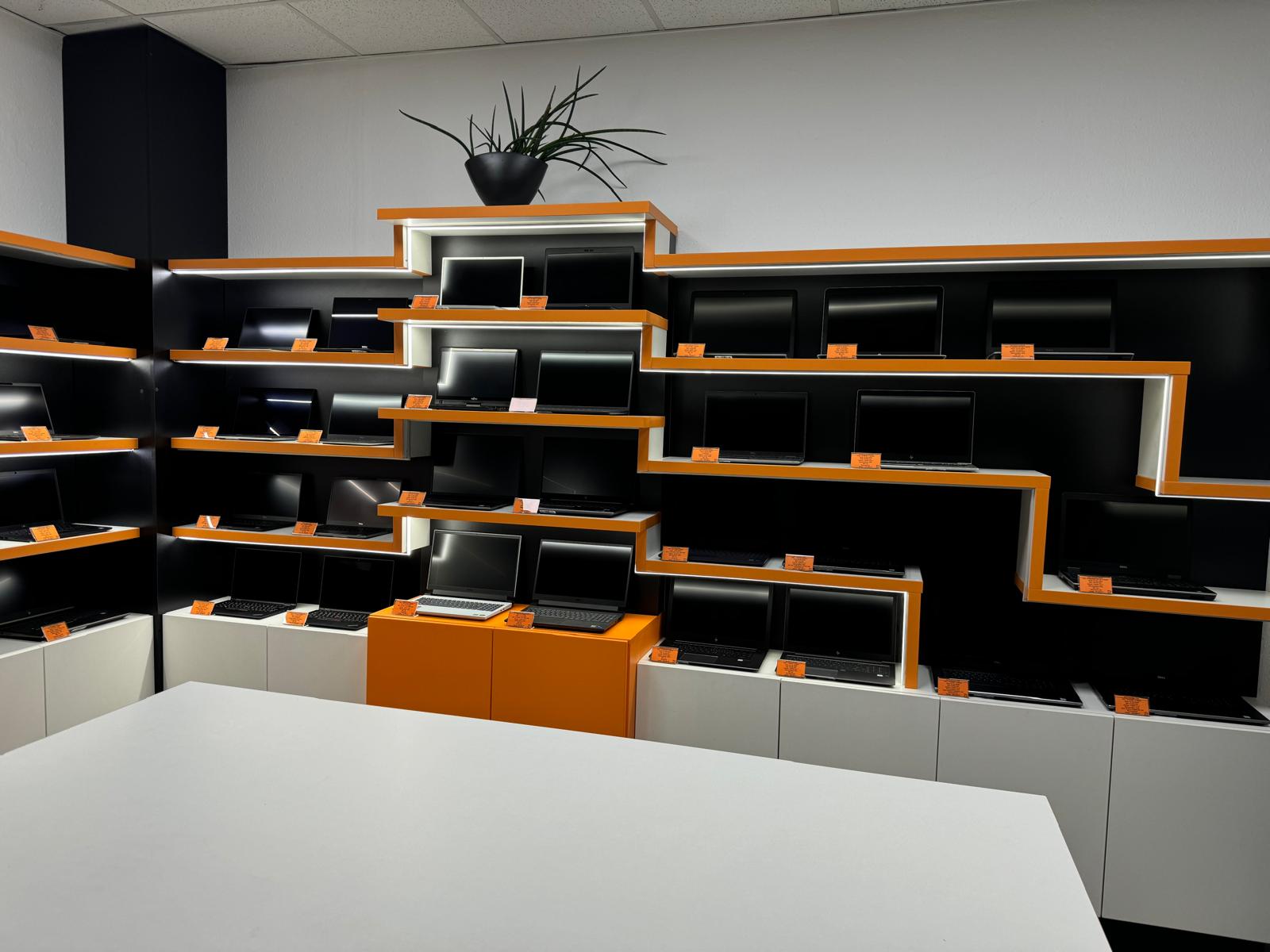 Blackline Computer üzlet